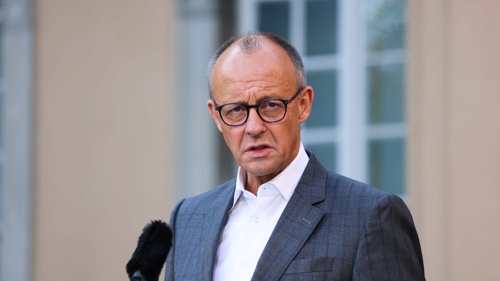 Multimillionär Merz, Kriegskanzler der Geldaristokratie | Von F. Klinkhammer und V. Bräutigam Beitragsbild