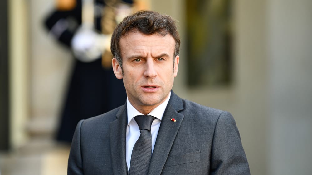 Macron auf Kurs Richtung Abgrund | Von Tilo Gräser Beitragsbild