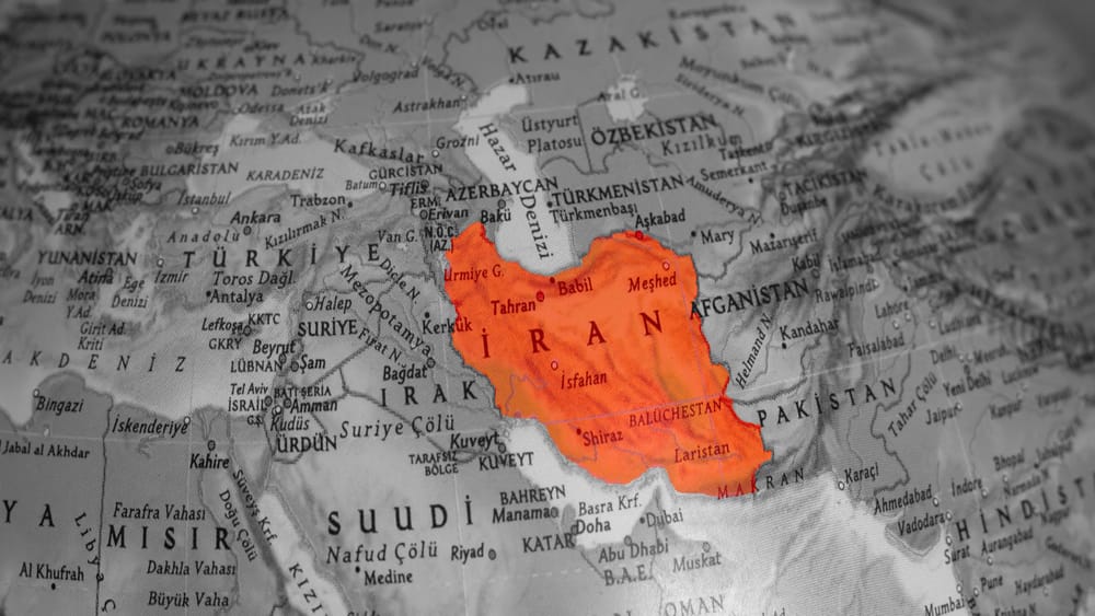 Iran bleibt unter Beschuss | Von Claudia Töpper Beitragsbild