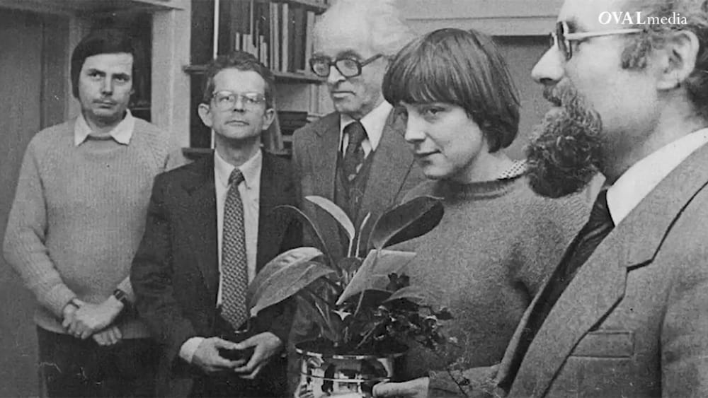 Alles über Angela – Teil 1: DDR-Merkel | Ein Film von OVALmedia (TEASER) Beitragsbild