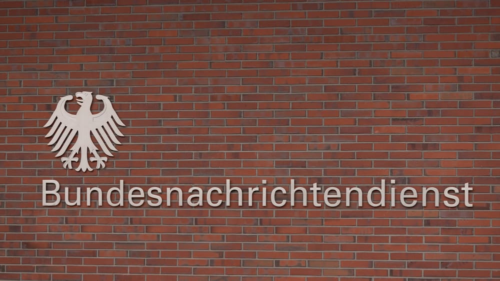 Kontrollfreie Räume: Wie die Aufsicht über den BND verschwindet | Von Michael Hollister Beitragsbild