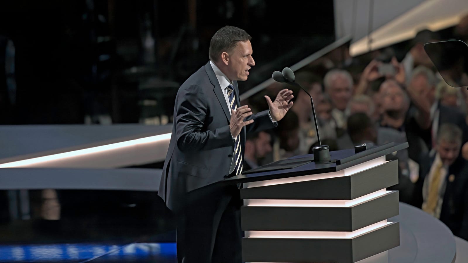 Buchrezension: „Peter Thiel – Palantir, der KI-Gott und das Ende des Menschen“ | Von Rainer Klement