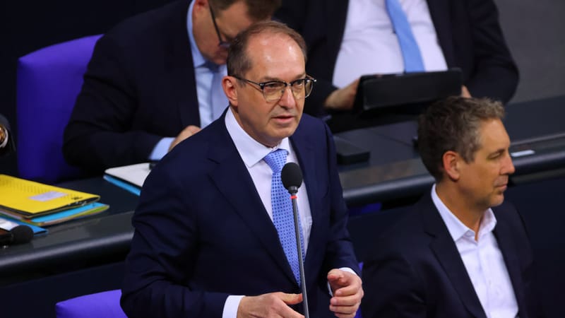 Innenminister als Verfassungsgegner? | Von Tilo Gräser Beitragsbild